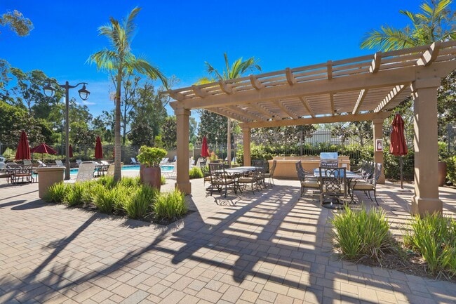 Building Photo - Rehabbed Newport Beach Townhome