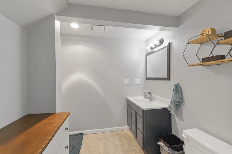 Building Photo - 810 Suffolk Dr