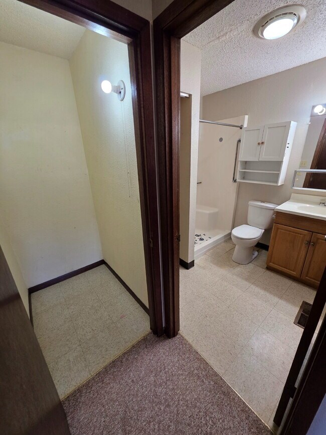 Building Photo - *WINTER MOVE-IN SPECIAL* 1 Bedroom | 1 Bat...
