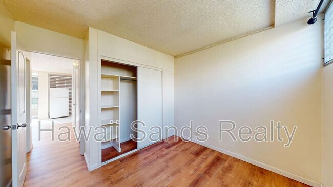 Building Photo - 933 Kaheka St