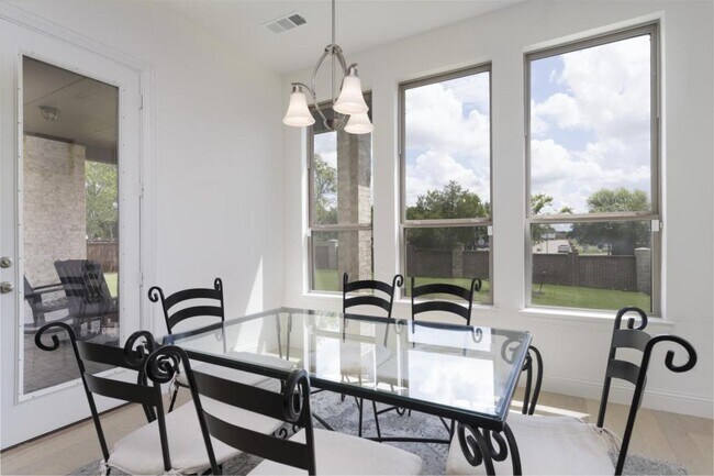 Building Photo - 2302 Royal Dove Ln