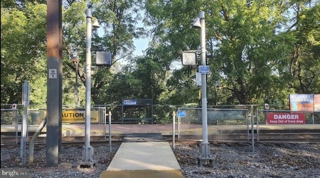 Building Photo - 105 Devereaux Ave