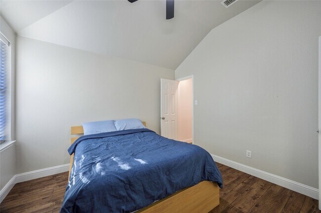 Building Photo - 10101 Benwick Dr