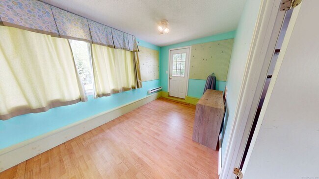 Building Photo - 10 Herster Dr