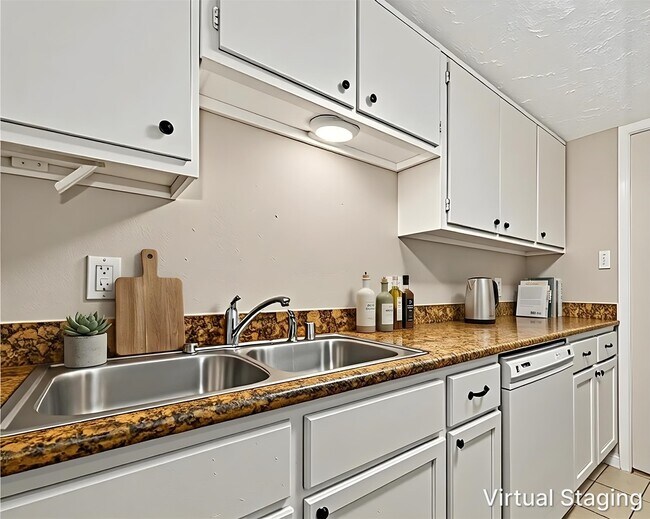 Building Photo - 9022 Wilcrest Dr