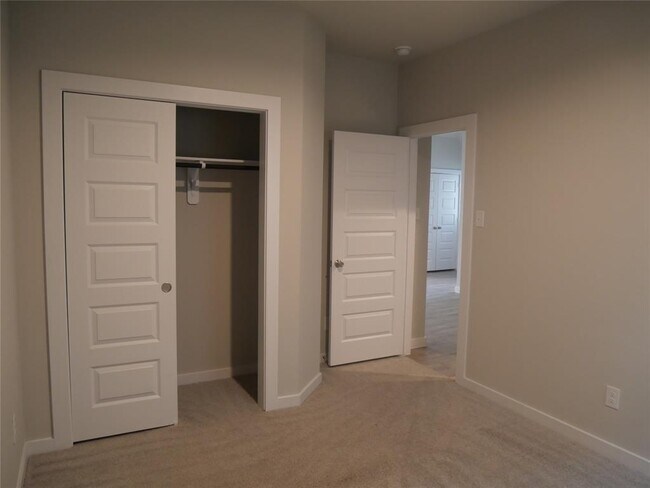 Building Photo - 2722 Oakleaf Ash Ln
