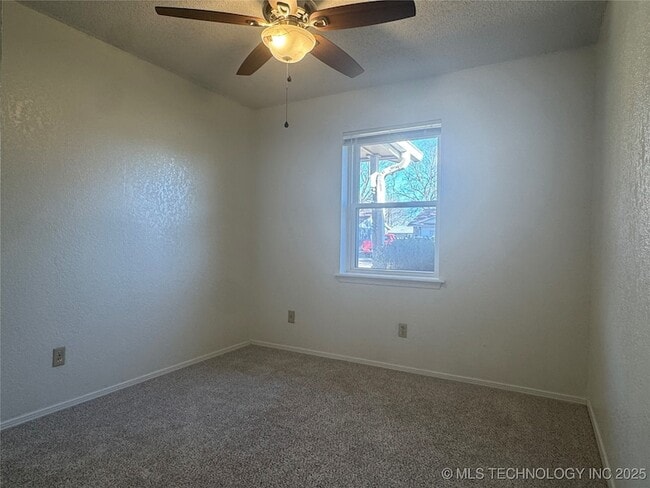 Building Photo - 13786 S Hickory St