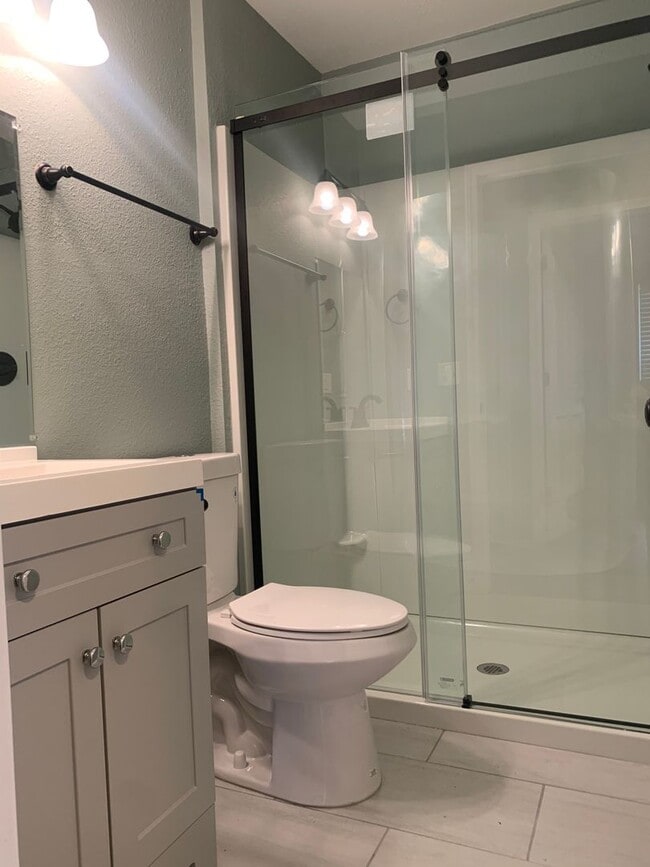 Building Photo - 205 W Parks St