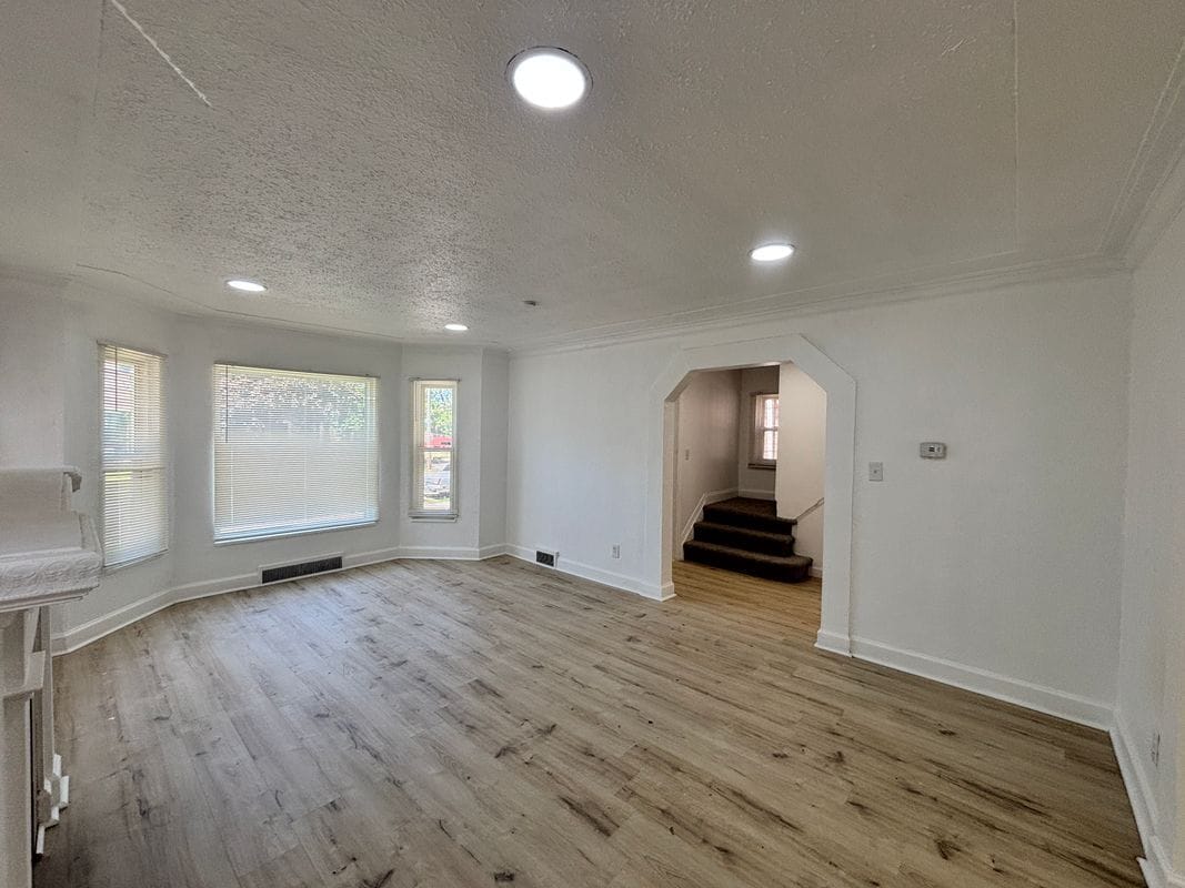 Building Photo - 14800 Woodmont Ave