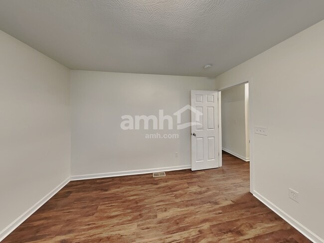 Building Photo - 89 Henderson Ln