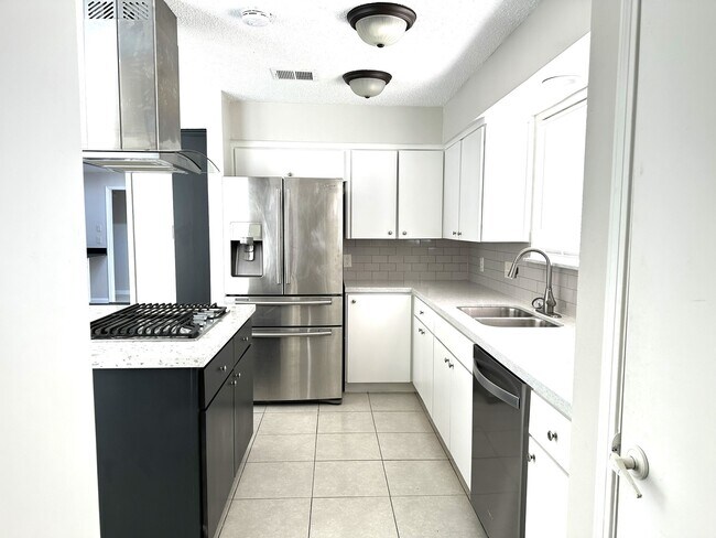 Building Photo - 4234 Willow Beach Dr