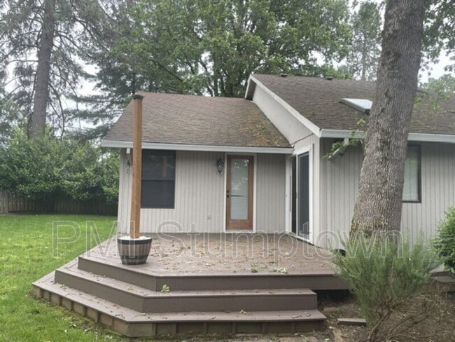 Building Photo - 14745 SW Surrey Ct
