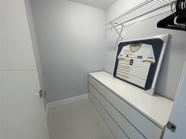 Building Photo - 17301 Biscayne Blvd