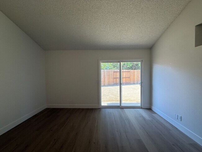 Building Photo - Just Beautifully Updated Village Hills Single Story Home in Orcutt