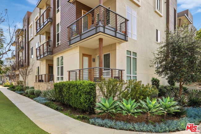 Building Photo - 12920 W Runway Rd