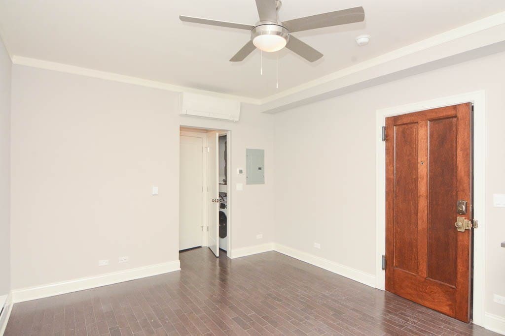 Building Photo - 648 W Wrightwood Ave