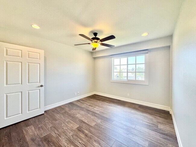 Building Photo - Beautiful 5B/2.5BA Home With Office Locate...