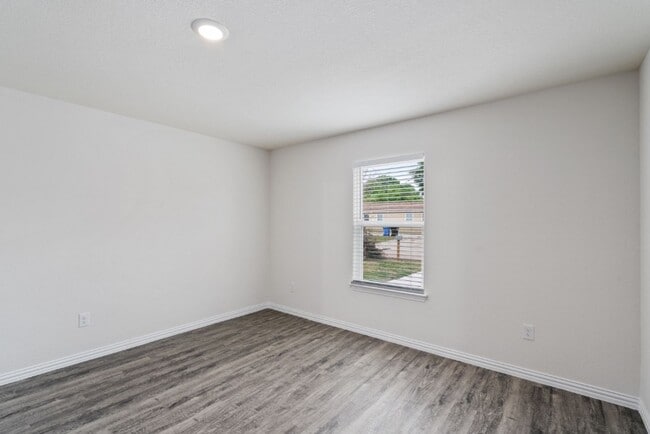 Building Photo - 1153 Magnolia St