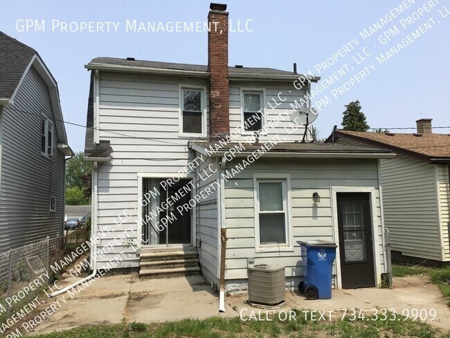 Building Photo - Dearborn Heights Colonial