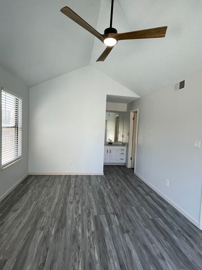 Building Photo - 8811 W 106th Ter