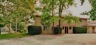 Building Photo - 1671 Bramble Pl