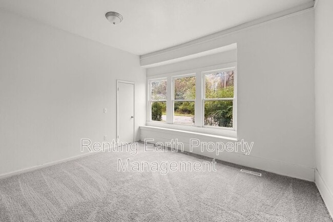 Building Photo - 518 41st St