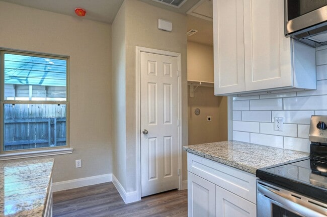 Building Photo - 9638 WARM Spgs