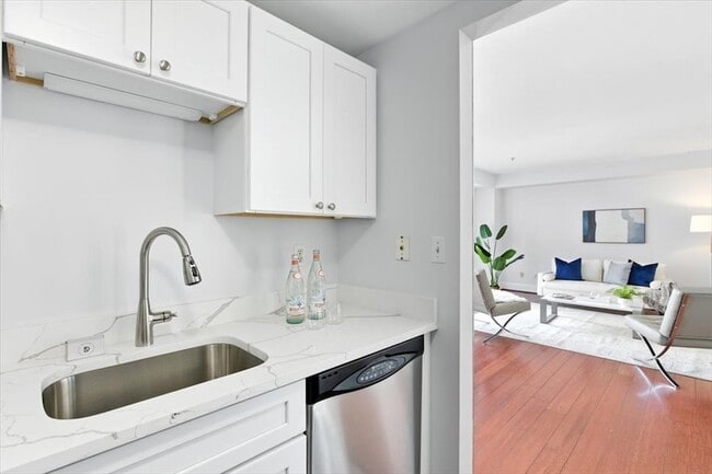 Building Photo - 197 8th St