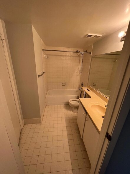 Building Photo - 9901 Westview Dr