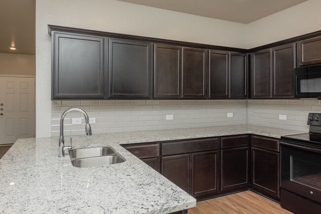 Building Photo - Beautifully designed and thoughtfully maintained duplex