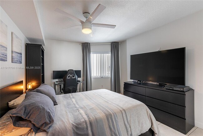 Building Photo - 280 SW 20th Rd