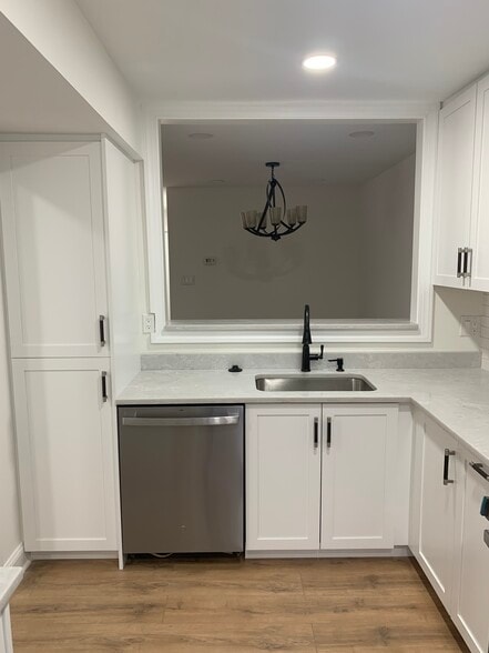 Building Photo - 35 Windbrooke Cir