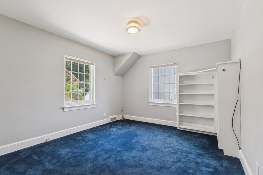 Building Photo - 1610 N Greenbrier St