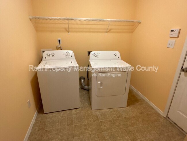 Building Photo - 5323 Seaspray Ln