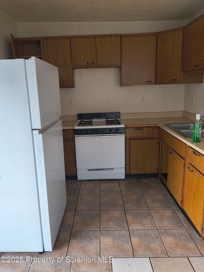 Building Photo - 2001 Price St