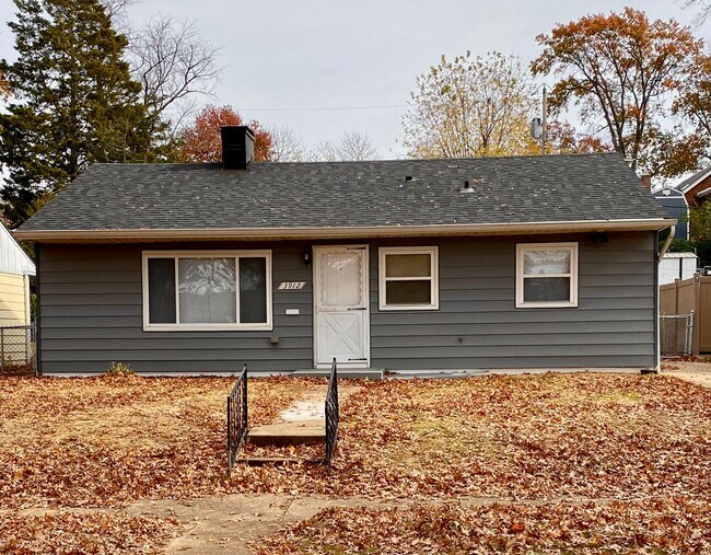 Building Photo - Move In Ready! Beautiful 3B 1b home in Lindenwood Park