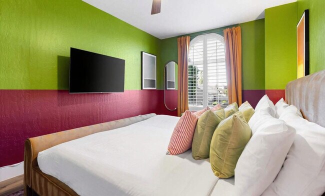 Building Photo - 2431 E Laurel St