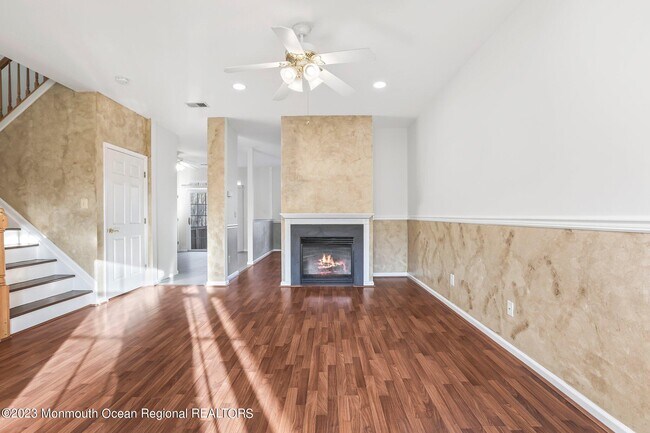 Building Photo - 19 Persimmon Ln