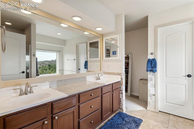 Building Photo - 4240 Cedar Heights Dr