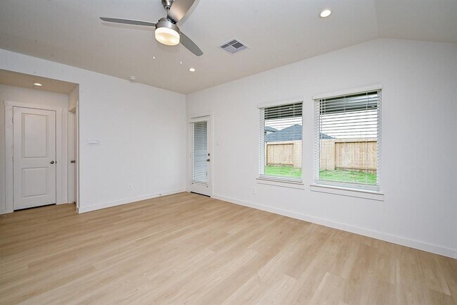 Building Photo - 1602 Mazzini Dr