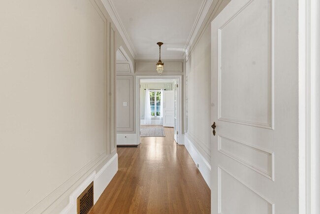 Building Photo - 501-503 Mandana Blvd