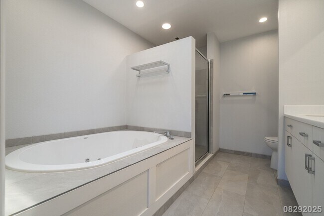 Building Photo - Spacious 3BR/2.5BA Mililani Townhome – $4,...