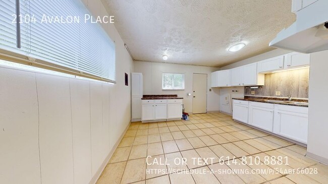 Building Photo - Three Bedroom Garden Apartment- Columbus