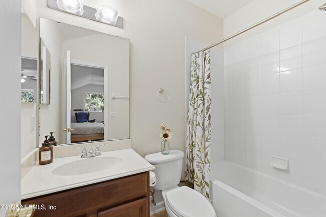 Building Photo - 9 Creek Side Dr