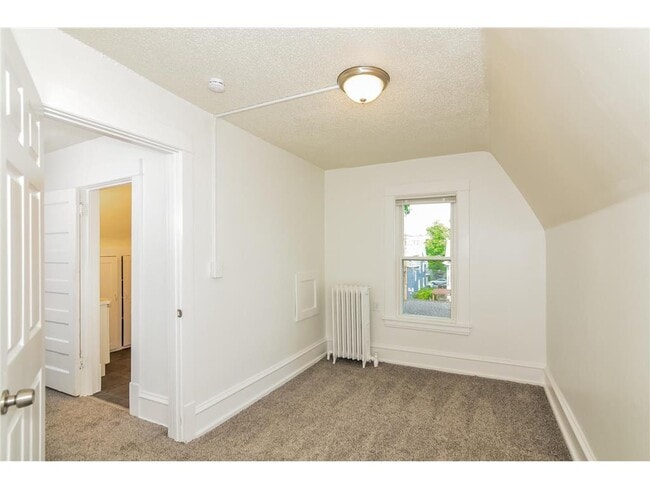 Building Photo - 250 N Irving Ave