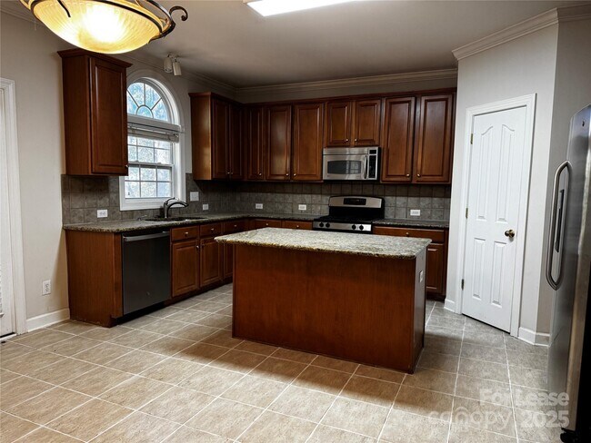 Building Photo - 15628 Sullivan Ridge Dr