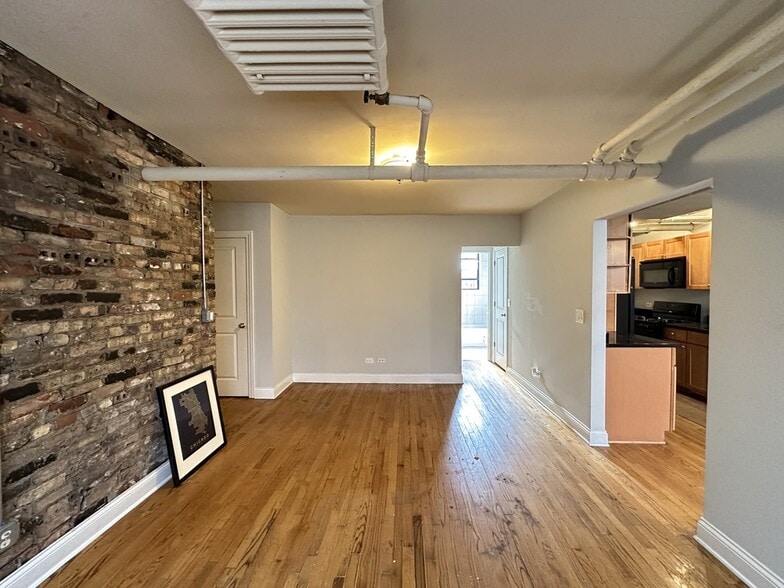 Building Photo - 728 W Addison St