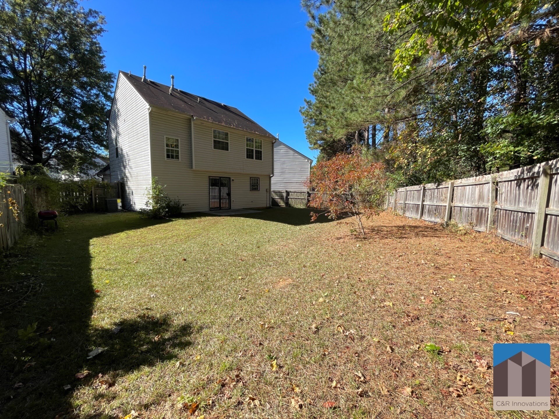 Building Photo - 2345 Delfern Dr