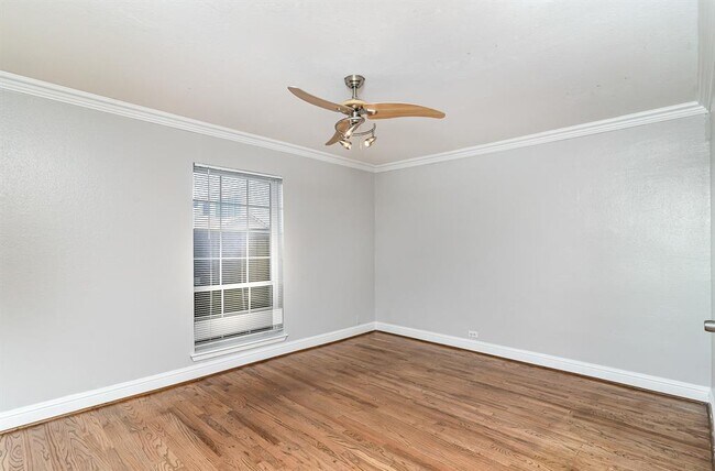 Building Photo - 5222 Fleetwood Oaks Ave