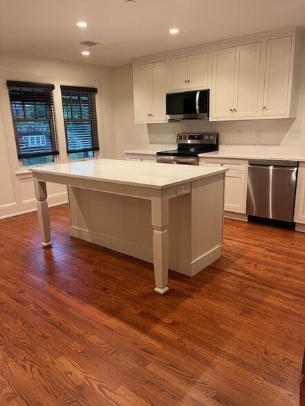 Kitchen - 555 W 6th St